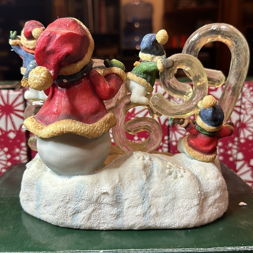Christmas LED Lighted Peace figurine​​​ - Picture 4 of 6